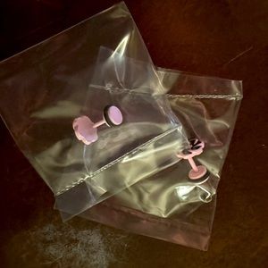 Brand New 2pc set Faux Gushed Pink Flower earrings